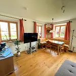 B33 Apartman *
